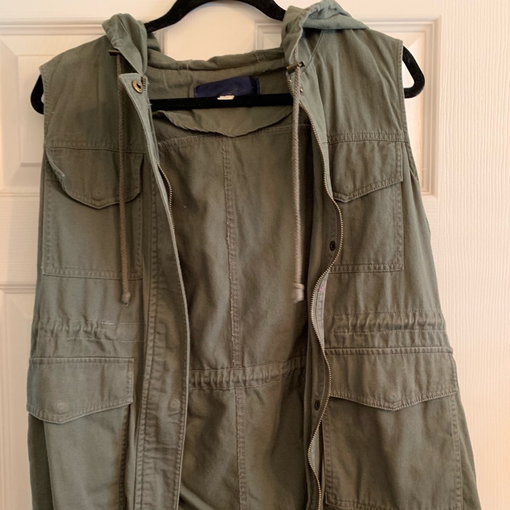 Sleeveless military vest